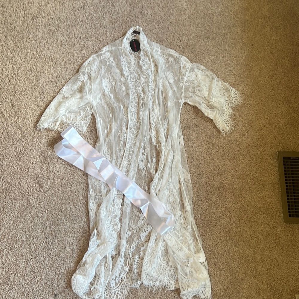 Avid Love white lace robe medium with ribbon tie